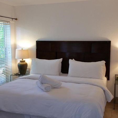 The Cabanas Guesthouse & Spa - Gay Resort Catering To Gay Men Oakland Park Room photo
