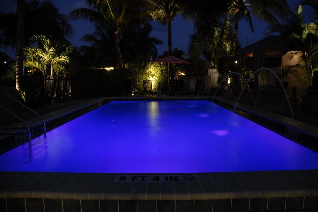 The Cabanas Guesthouse & Spa - Gay Resort Catering To Gay Men Oakland Park Exterior photo
