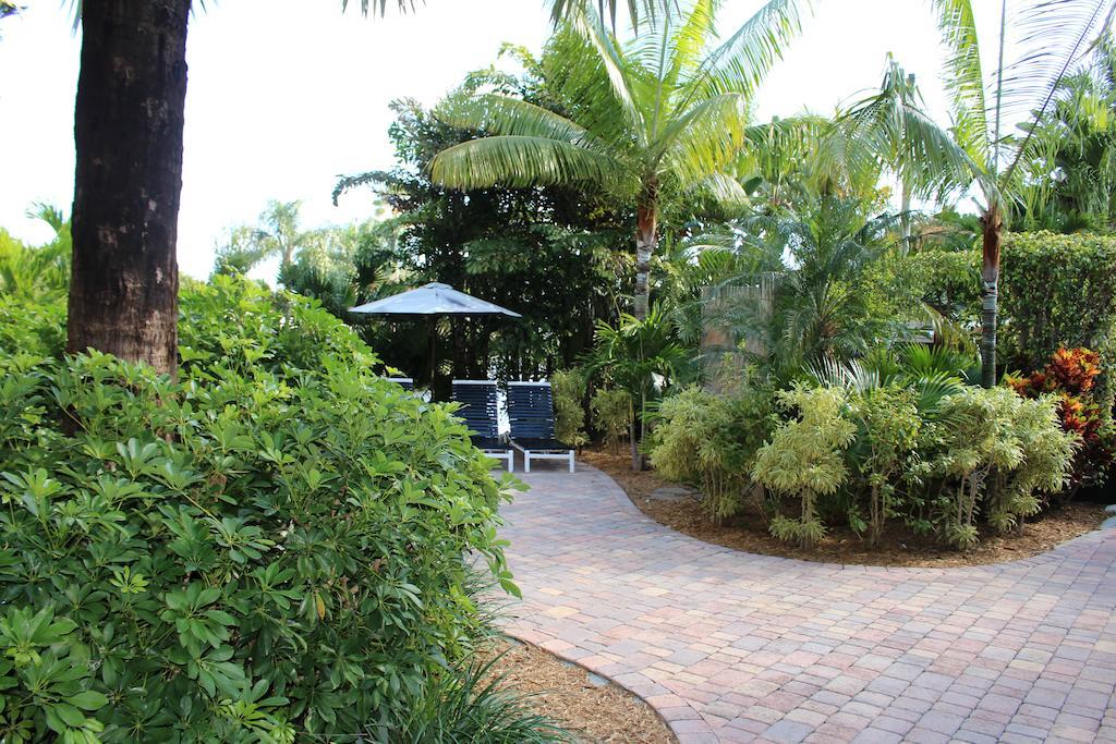 The Cabanas Guesthouse & Spa - Gay Resort Catering To Gay Men Oakland Park Exterior photo