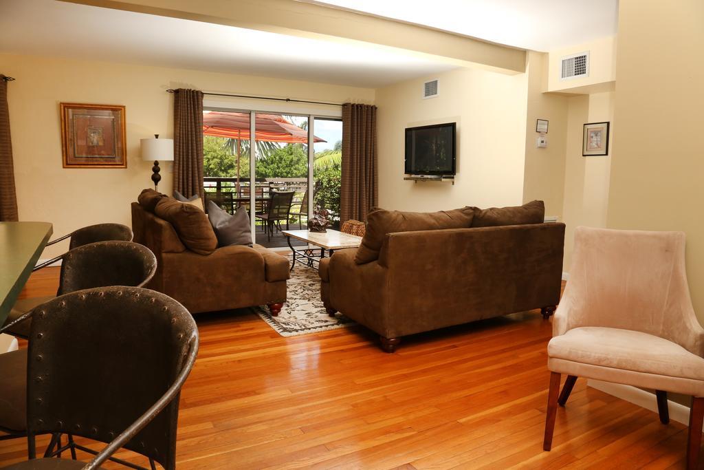 The Cabanas Guesthouse & Spa - Gay Resort Catering To Gay Men Oakland Park Exterior photo